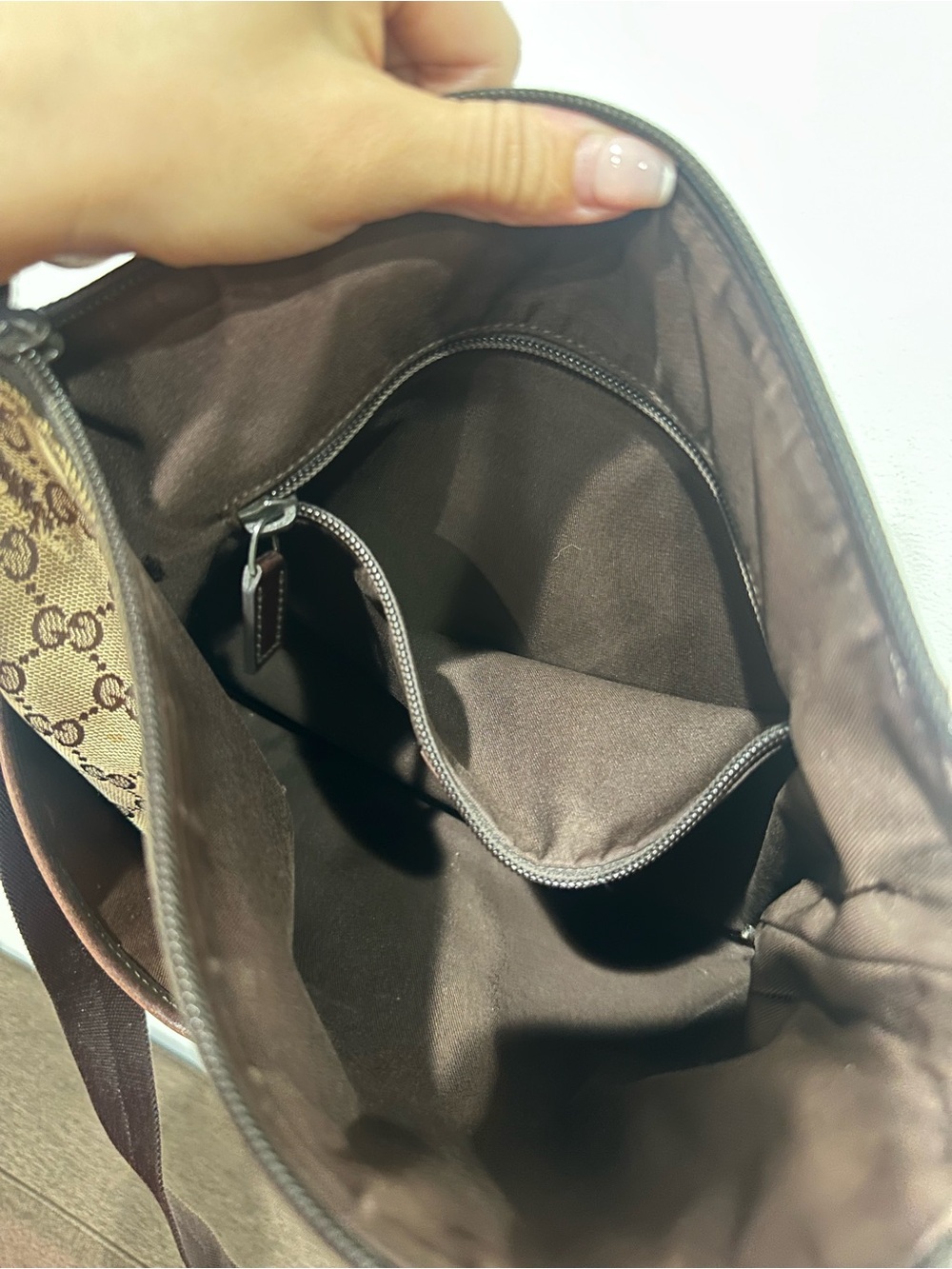 Authentic Gucci Beige/Brown GG Supreme Crossbody Messenger Bag - Picture 6 of 7